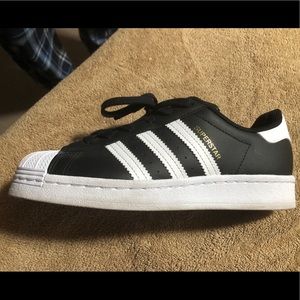 Adidas Superstar Blk w/ Wht Stripe Shoes.
